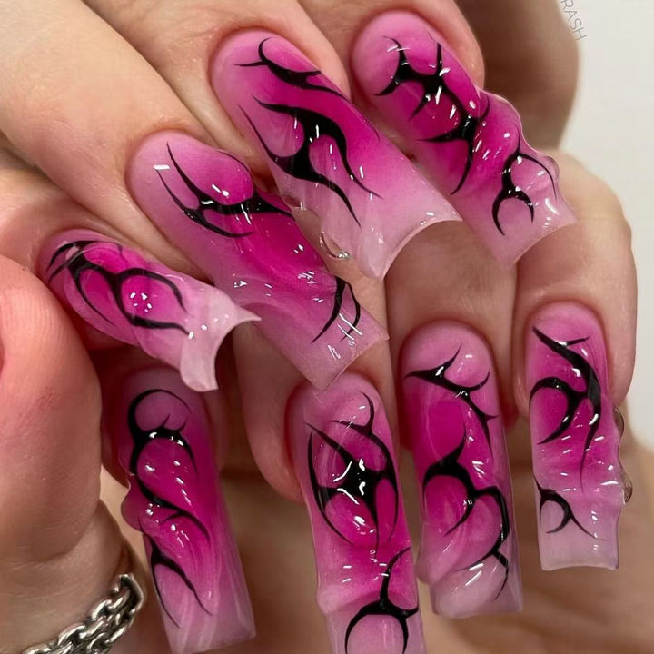 Kunstvolle Nagelspitzen mit floralen und abstrakten Designs Karnz 1788229281