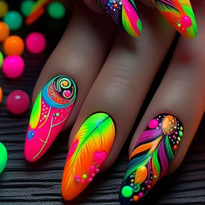 Kreative Kunstnägel mit Neon-Muster Karnz