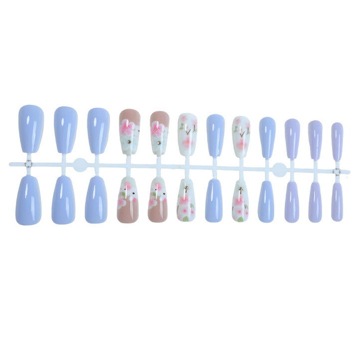 Elegantes Press-On Nagelset mit floralen Akzenten Karnz 1788496046