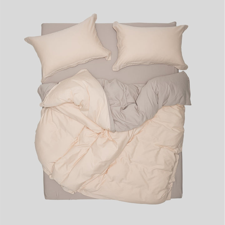 Minimalist gewaschenes gebürstetes Baumwoll-Bettwäsche-Set mit tiefem Spannbetttuch und Kissenbezügen