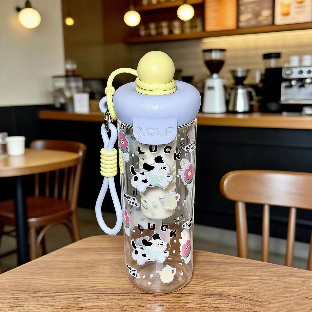 Damen Wasserflasche mit fröhlichem Motiv und praktischem Tragegriff Karnz
