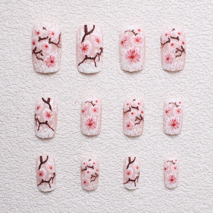 Blumenverzierte Press-On Nagelkunst Karnz