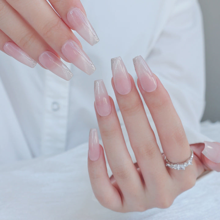 Elegantes Acryl Press-On-Nagelset mit Glitzerakzent
