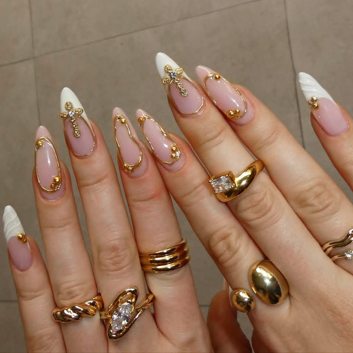 Künstlerisches Press-On-Nagelset mit eleganten Designelementen Karnz