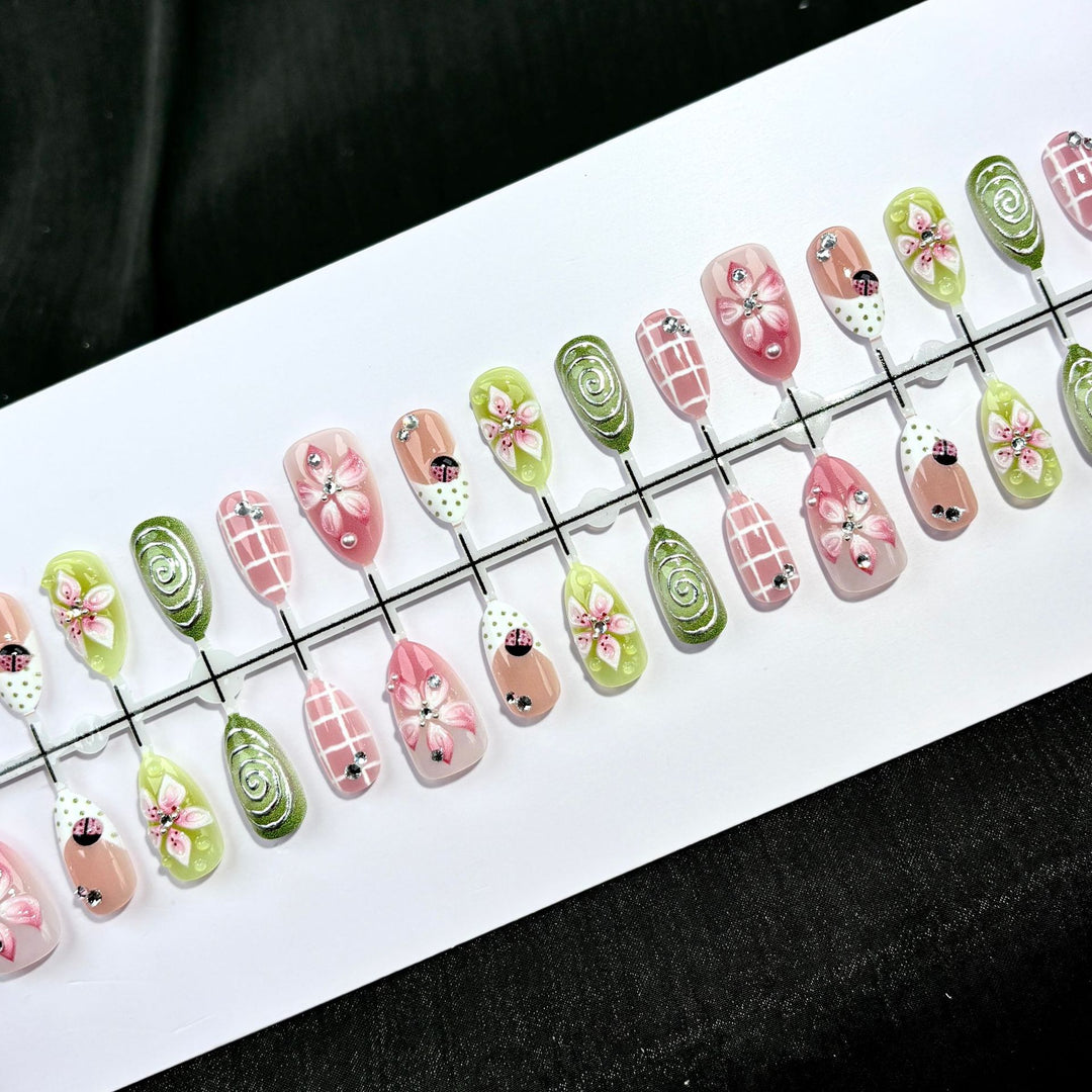 Elegante Polka Dot und Spitzen Press-On Nagel Set