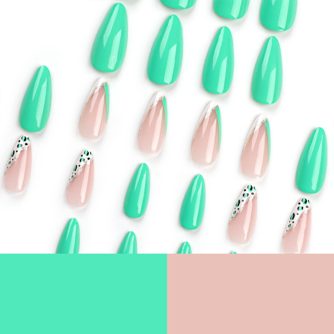 Kunstvolle Stiletto-Nägel mit glamourösem Farbspiel Karnz