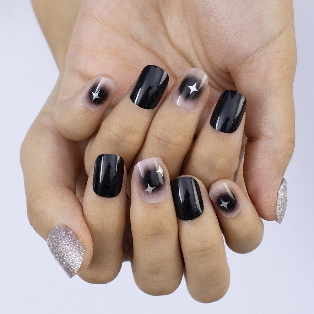 Elegante und Natürliche Nagelverzierung Karnz