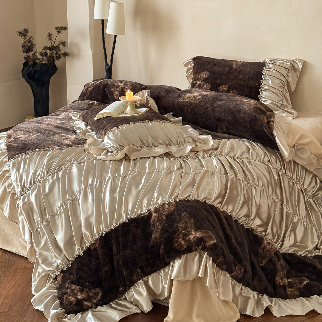 Luxuriöses Bettwäsche-Set mit Schmetterlingsmuster, Satin-Rüschen und gesteppter Decke Karnz