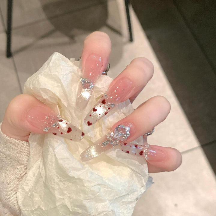 Kunstnagelset mit Funkelnden Strass- und Herzdesign Karnz