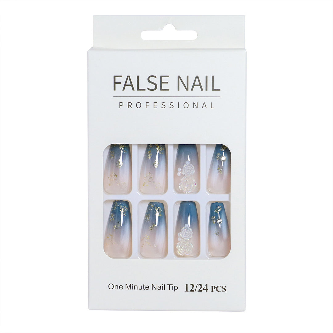 Dekorativer Press-On-Nagelset mit 3D-Akzenten Karnz