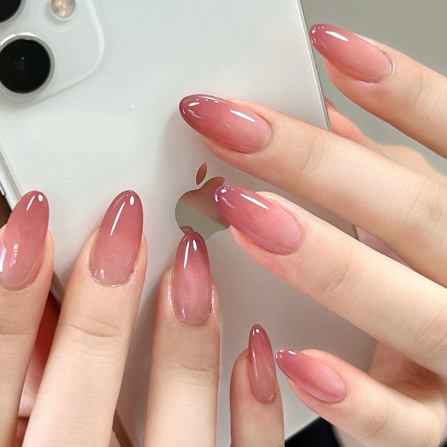 Elegantes Press-On-Nageldesign mit Strassakzenten Karnz