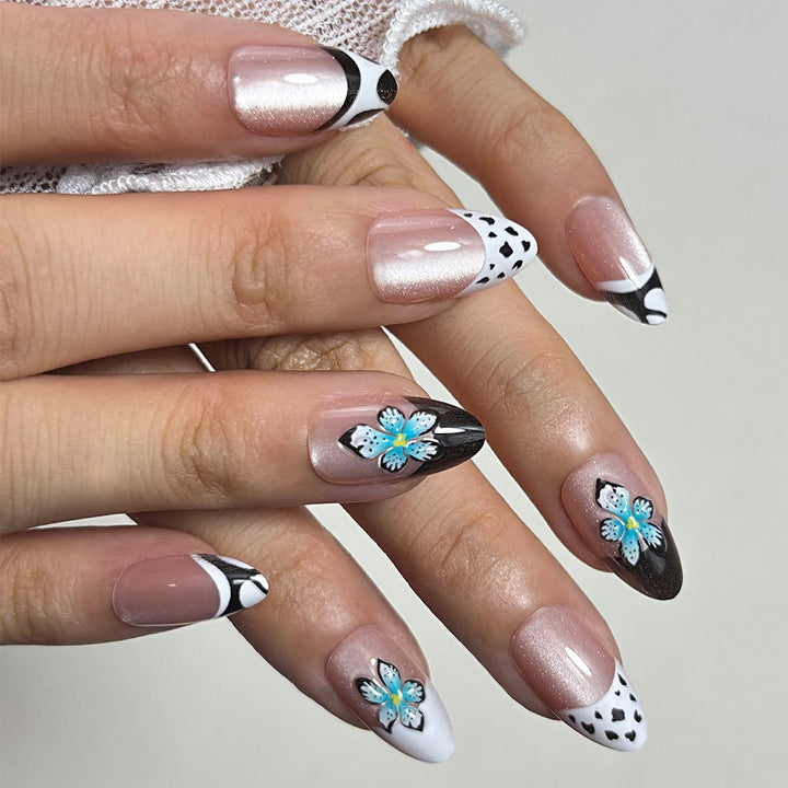 Künstlerisches Blumen Press-On Nagelset Karnz
