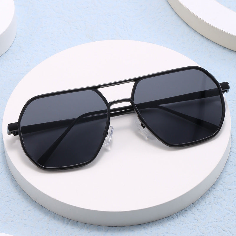 Damen trendige Sonnenbrille mit modernem Geometrie-Rahmen Karnz
