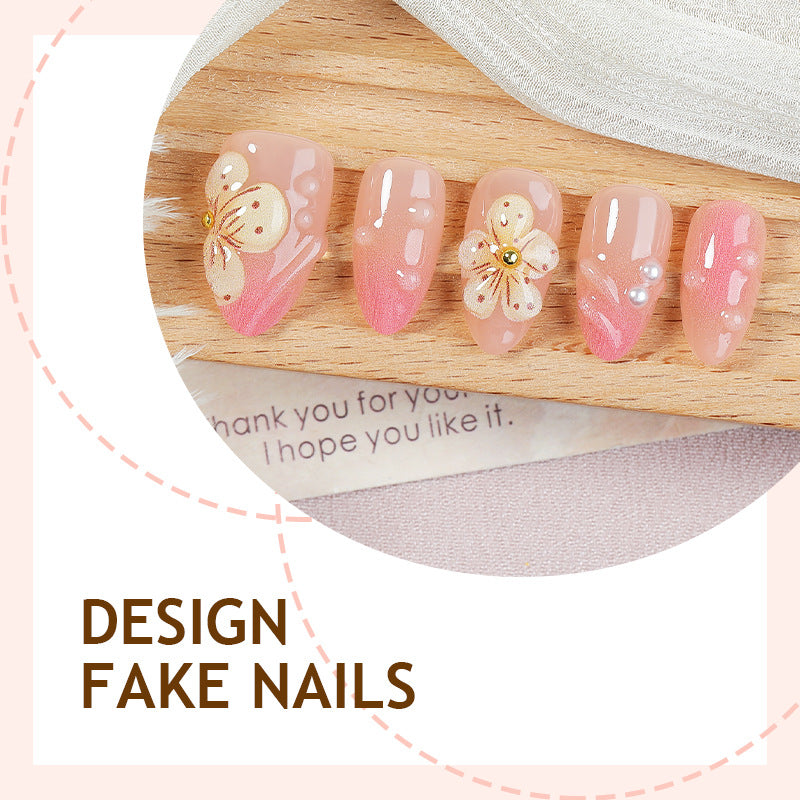 Kunstnagelset mit floralen Details und elegantem Design Karnz