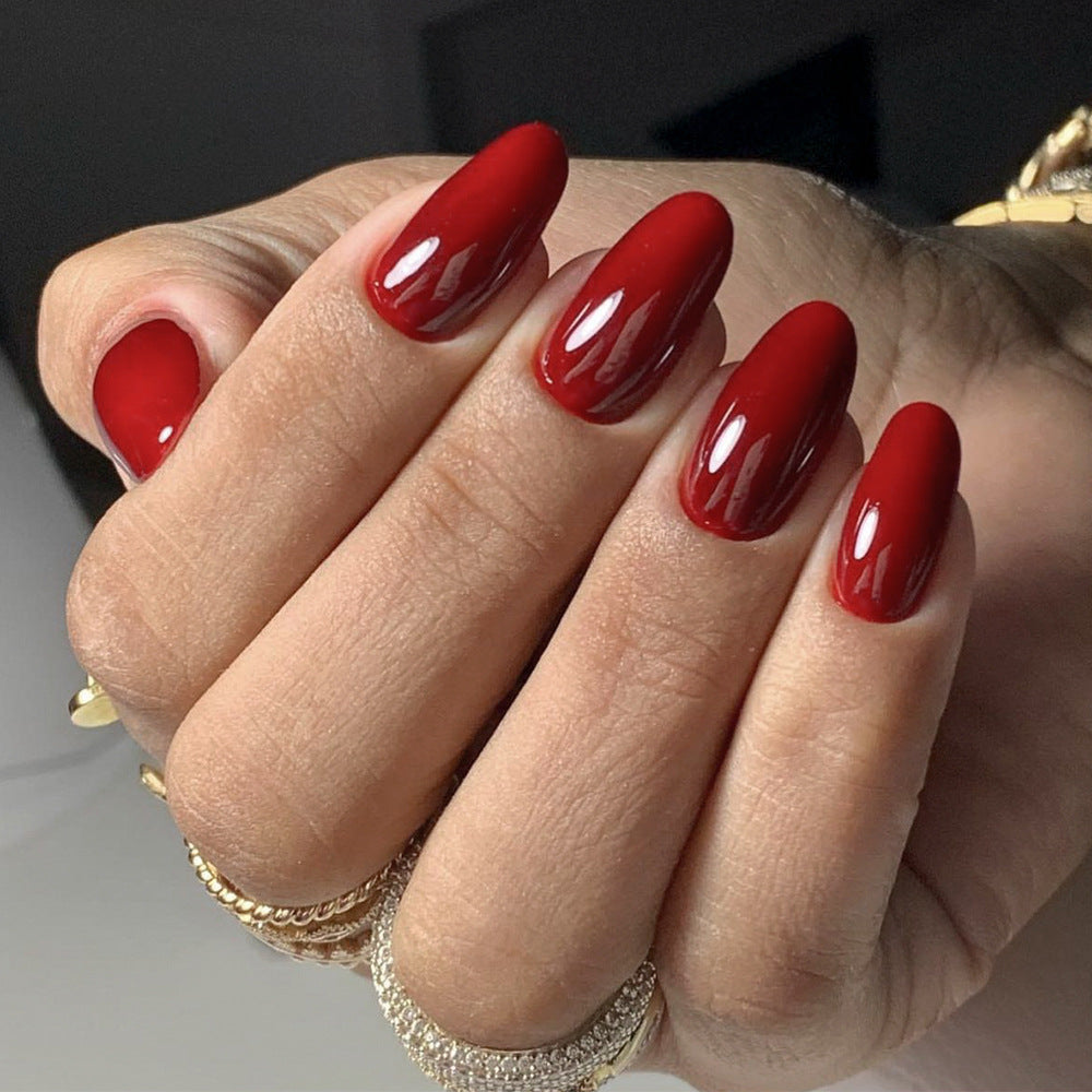 Elegante Kunstnägel mit glossy Oberfläche Karnz