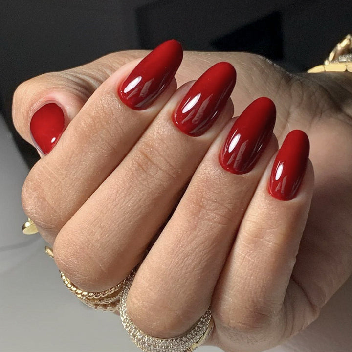 Elegante Kunstnägel mit glossy Oberfläche Karnz