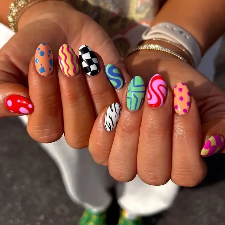 Dekoratives Nagelkunst-Set Karnz