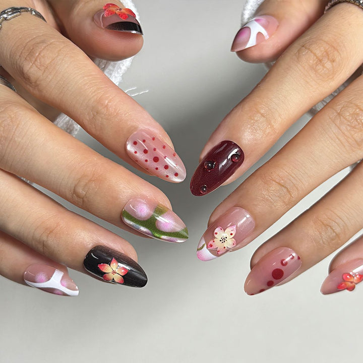 Dekorative Nagelkunst Karnz