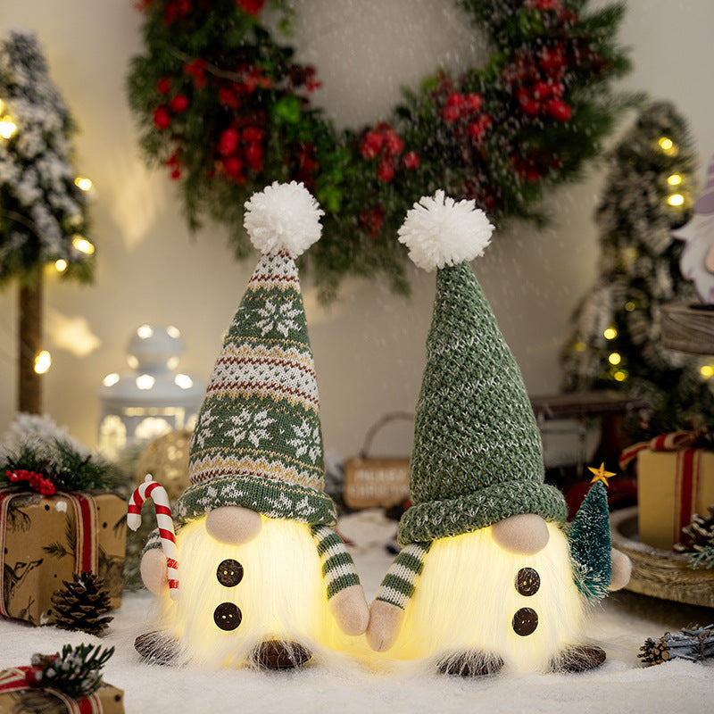 Dekorative Weihnachtsgnom mit leuchtenden Details Karnz