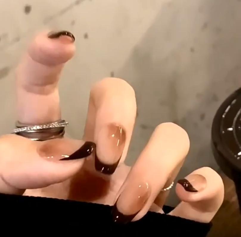 Kunstnägel Im Modernen French-Look mit Glanz Karnz