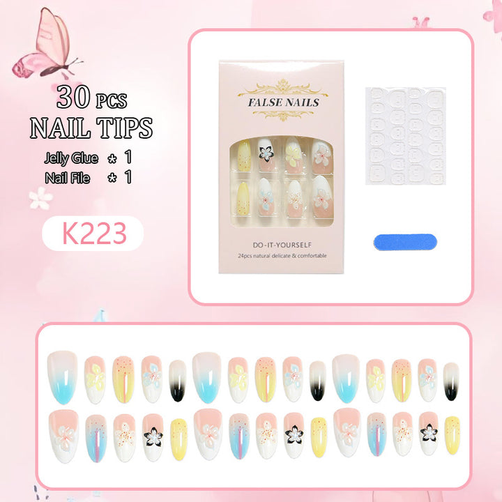 Kunstnagelset mit floralen und glitzernden Verzierungen Karnz