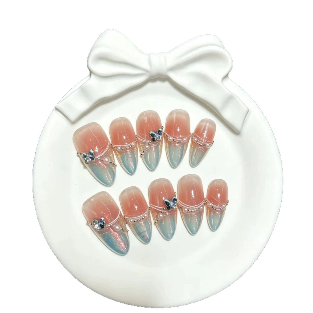 Elegantes Stiletto Press-On Nagelkunstset mit Strass-Akzenten