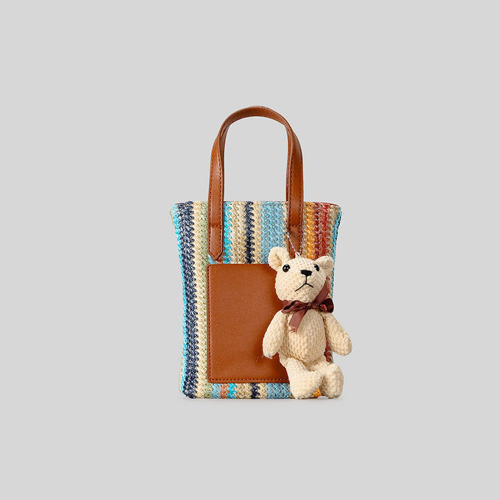 Verspielte Geflochtene Tragetasche mit Teddybär-Detail