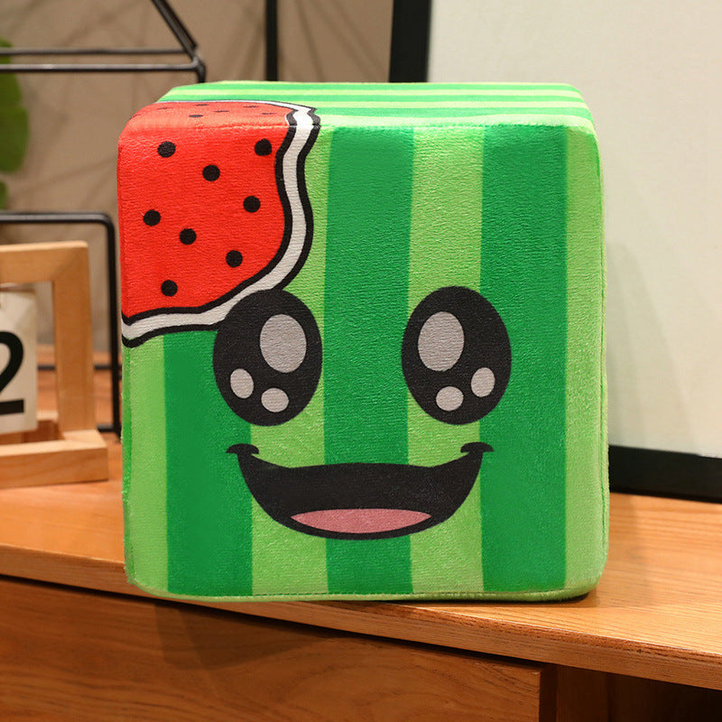Kawaii Wassermelonenwürfel Plüsch Dekokissen mit gesticktem Gesicht Karnz