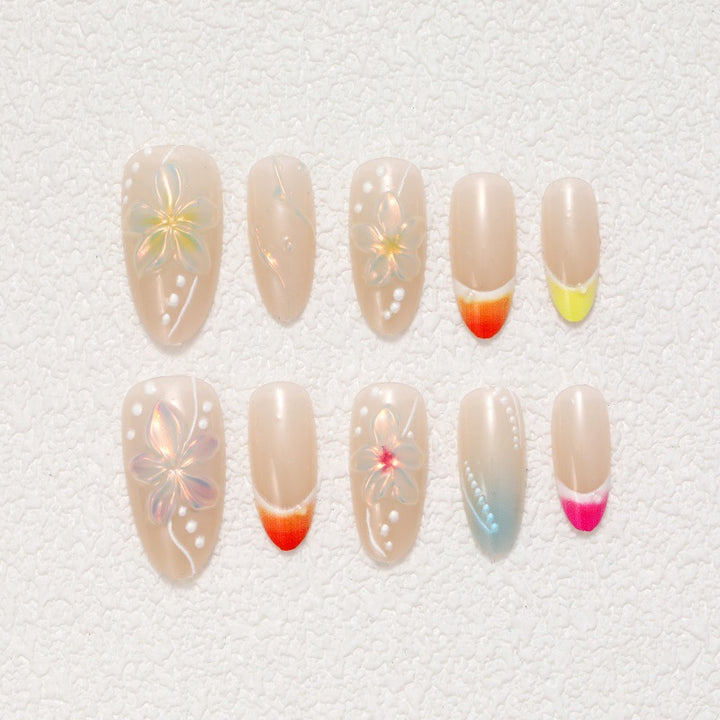 Kunstvolle Nagelset mit floralen Motiven Karnz