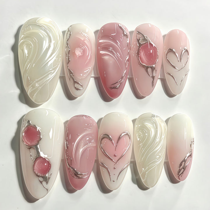 Elegantes Kunstnagelset mit Romantischem Design Karnz