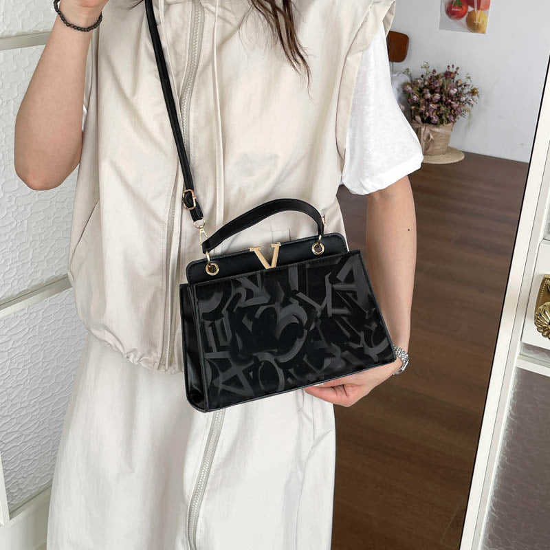 Glänzende strukturierte Handtasche