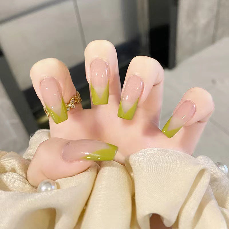 Kunstvolle Nagelverlängerungen mit frischem Sommerdesign Karnz