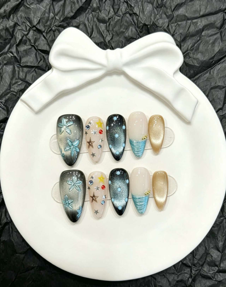 Künstlerisches Nagelkunst-Set mit Design des Sternenhimmels