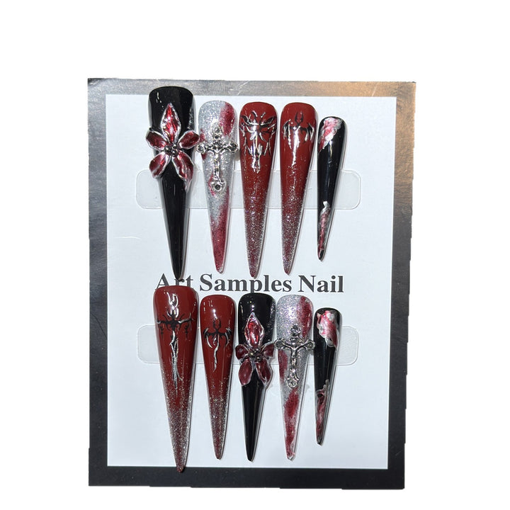Künstlerisches Stiletto Press-On Nail Set mit einzigartigen gotischen Designelementen Karnz