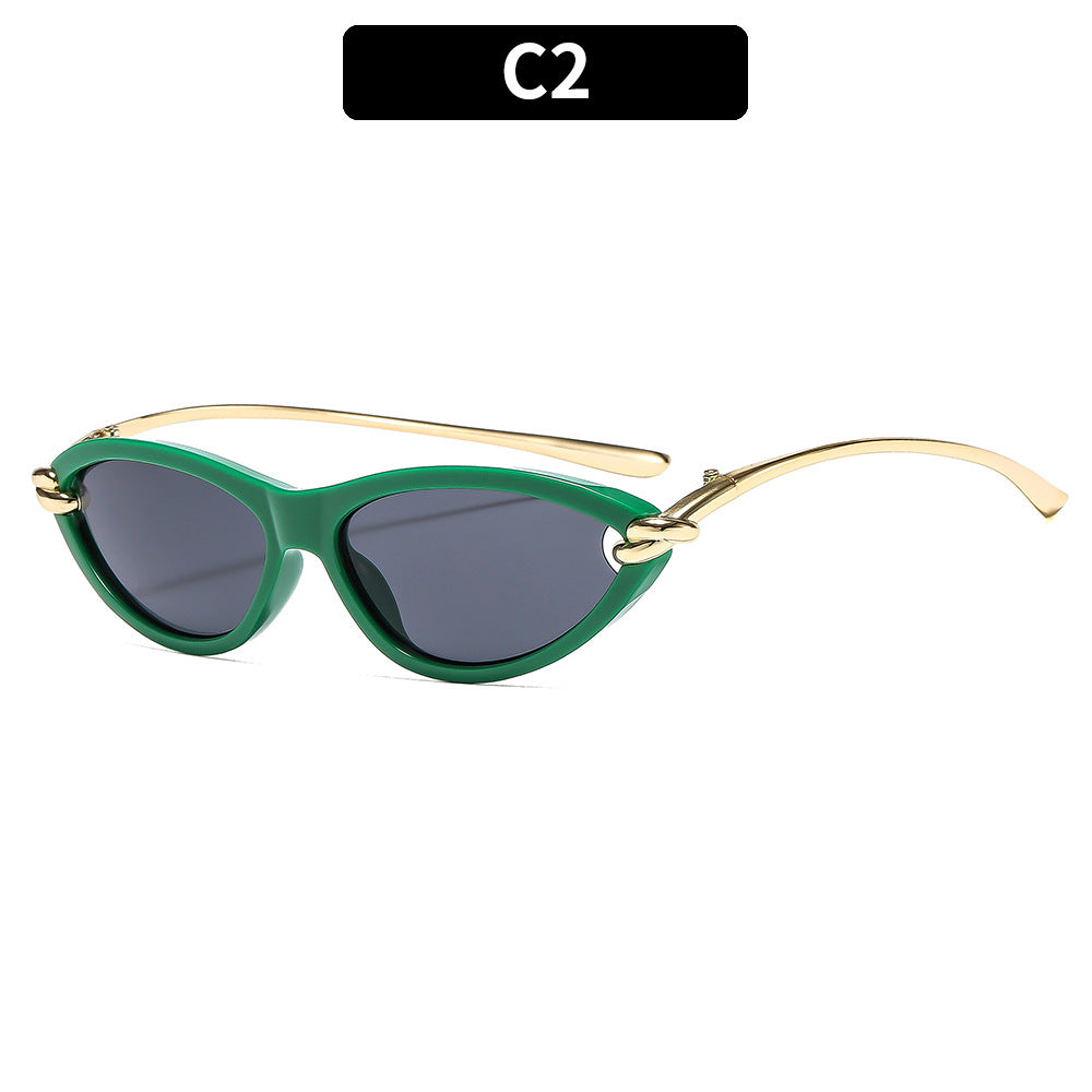 Chice Cat-Eye-Sonnenbrille mit eleganten goldenen Akzenten