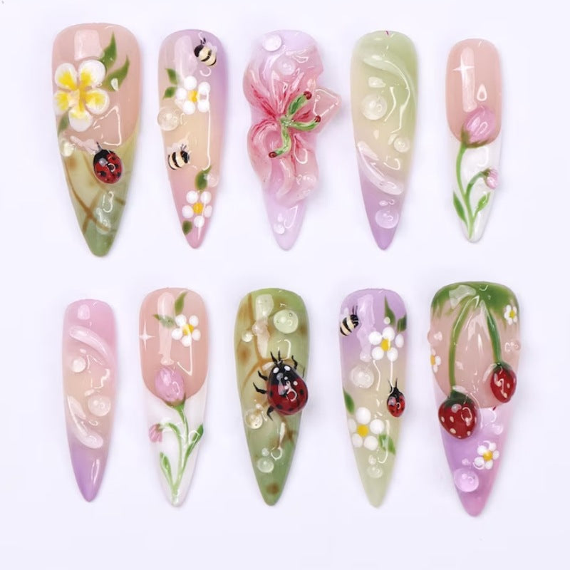 Künstlerisches Floral- und Stern-Applikationen Press-On Nagelset Karnz