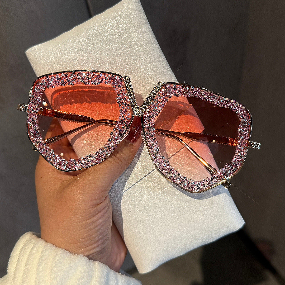 Damen luxuriöse Sonnenbrille mit glamourösem Strassrahmen Karnz