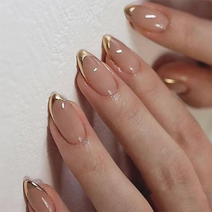 Künstliches Nagelset mit elegantem Goldverzierungs-Design Karnz