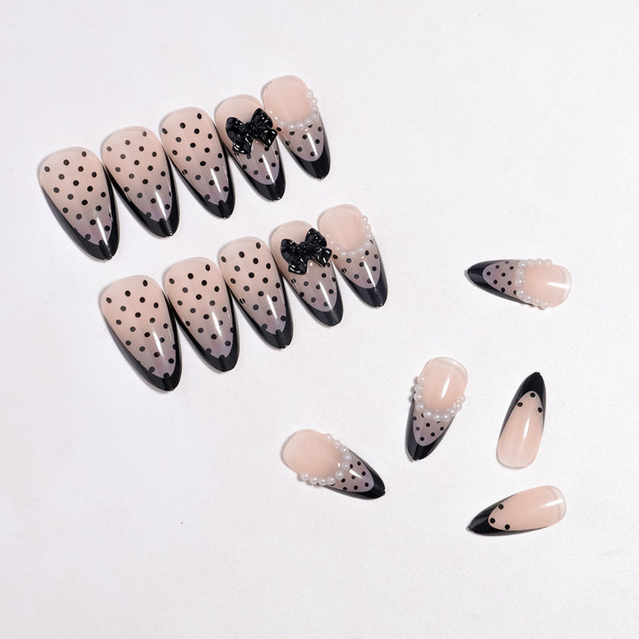 Elegante Polka Dot Drucknägel mit Schleifenakzenten Karnz