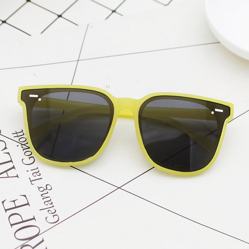 Damen moderne Sonnenbrille mit filigranem Rahmen und UV-Schutz Karnz