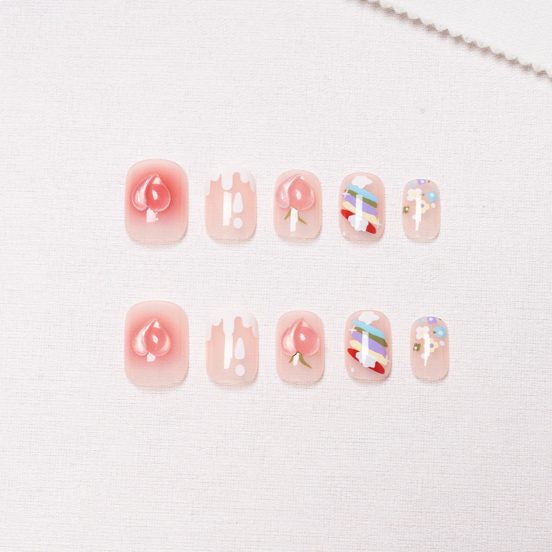 Dekorative Nagelkunst mit Früchten und Pastell-Designs
