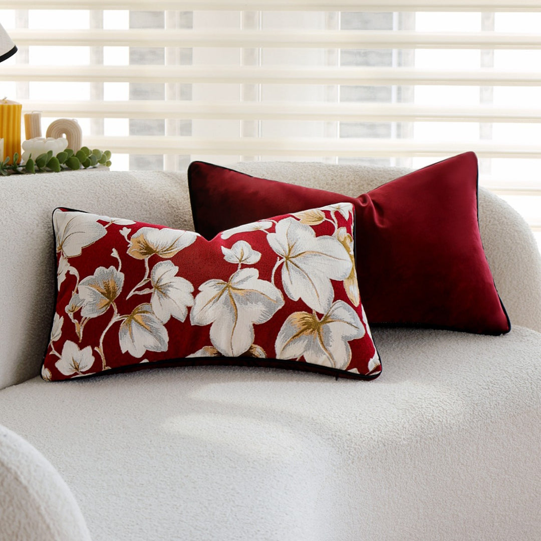Zierkissen mit eleganter floralem Design