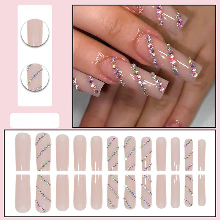 Kunstnagelset mit funkelnden Strass-Akzenten Karnz