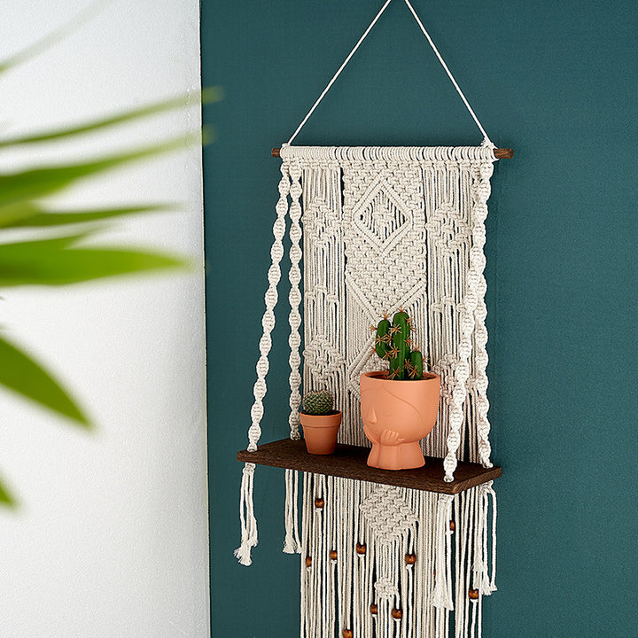 Makramee Wandbehang mit dekorativem Regal Karnz