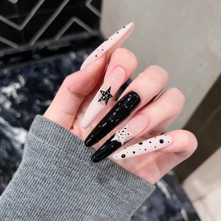 Künstlerische Lange Stiletto-Nagelverzierungen Karnz
