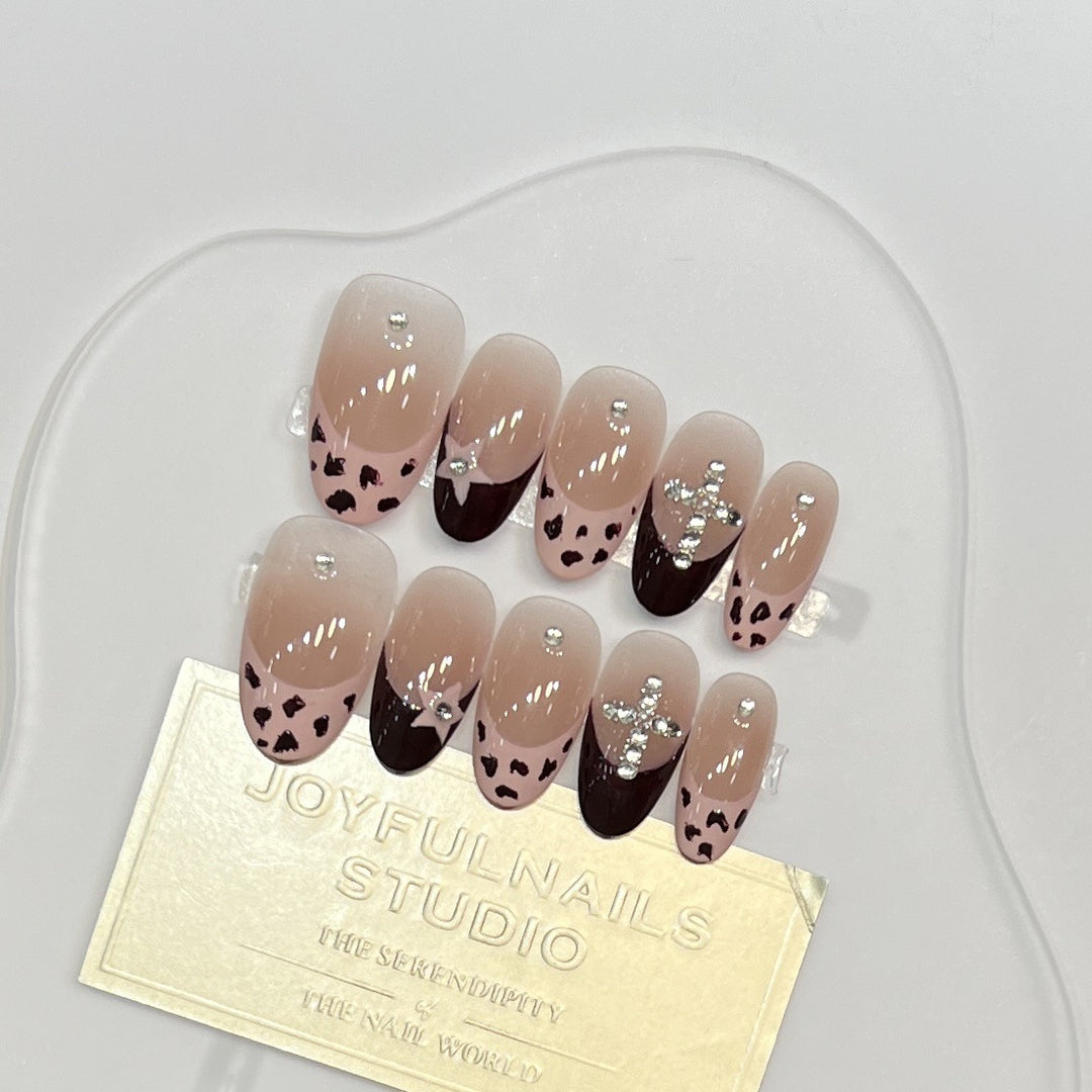 Stylisches Press-On Nagelkunst Set