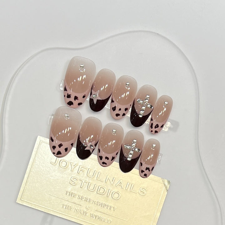 Stylisches Press-On Nagelkunst Set