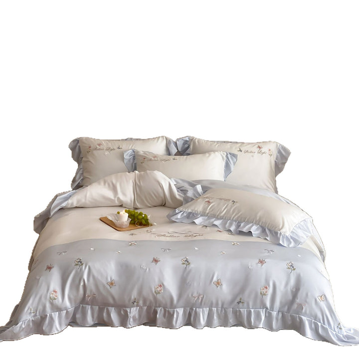 Luxuriöses Satin-Bettwäsche-Set mit besticktem Blumen- und Schmetterlingsmotiv und Volant