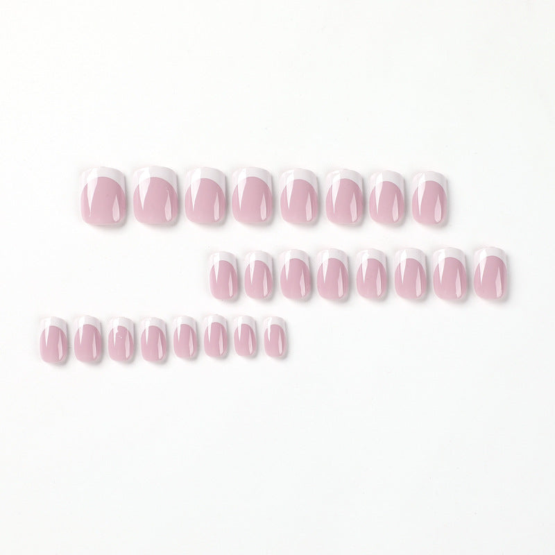 Elegante Nagelkunst mit Glänzendem French-Tip Karnz