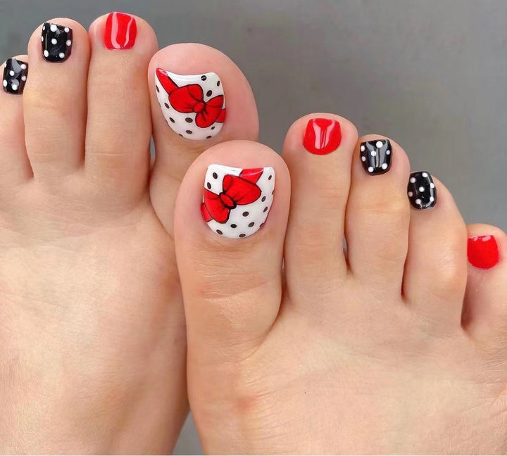 Kunstvolle Fußnagelgestaltung mit Göttlichem Schmetterlingsdesign Karnz